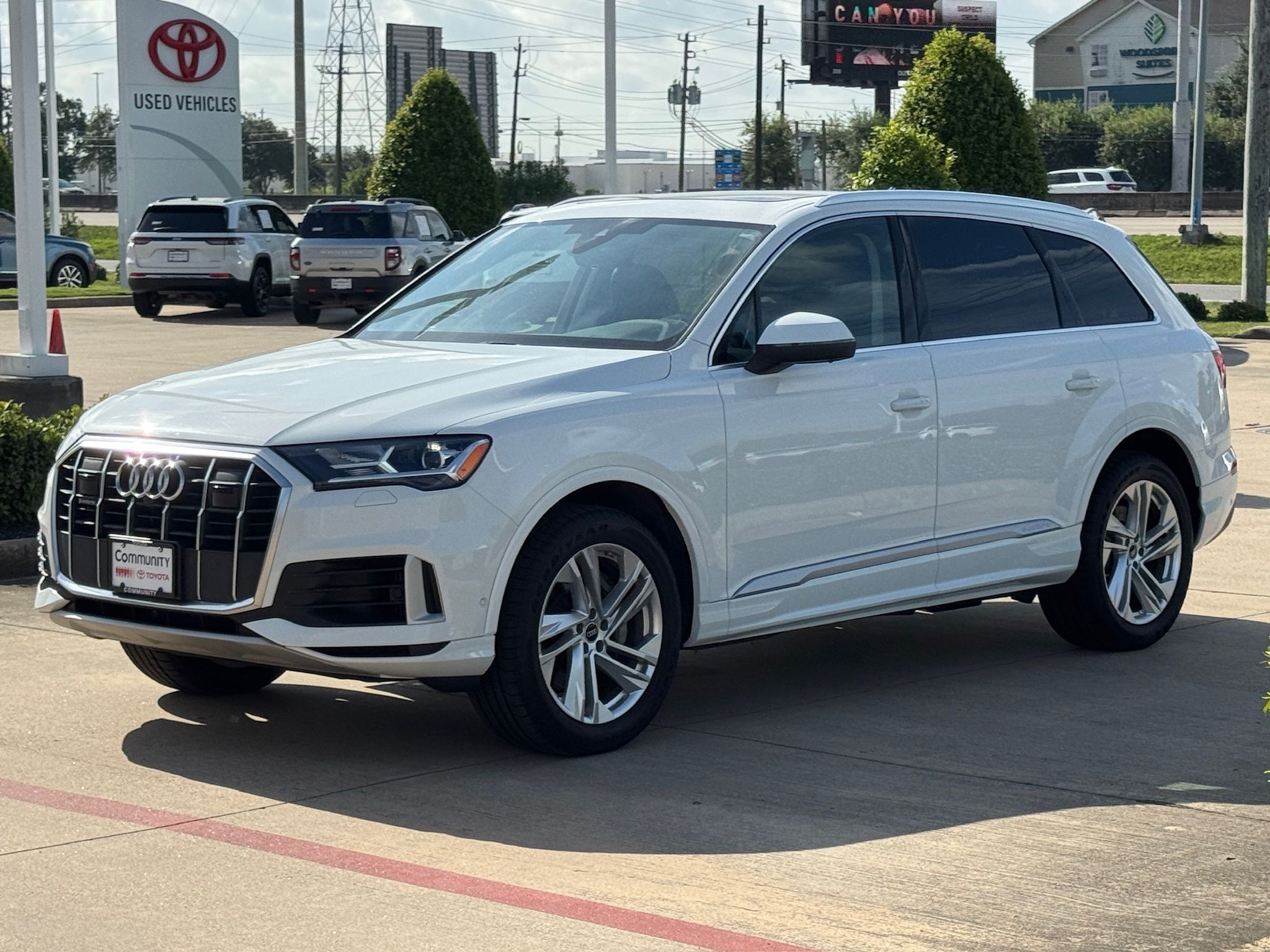 2023 Audi Q7 55 Premium Plus - 11