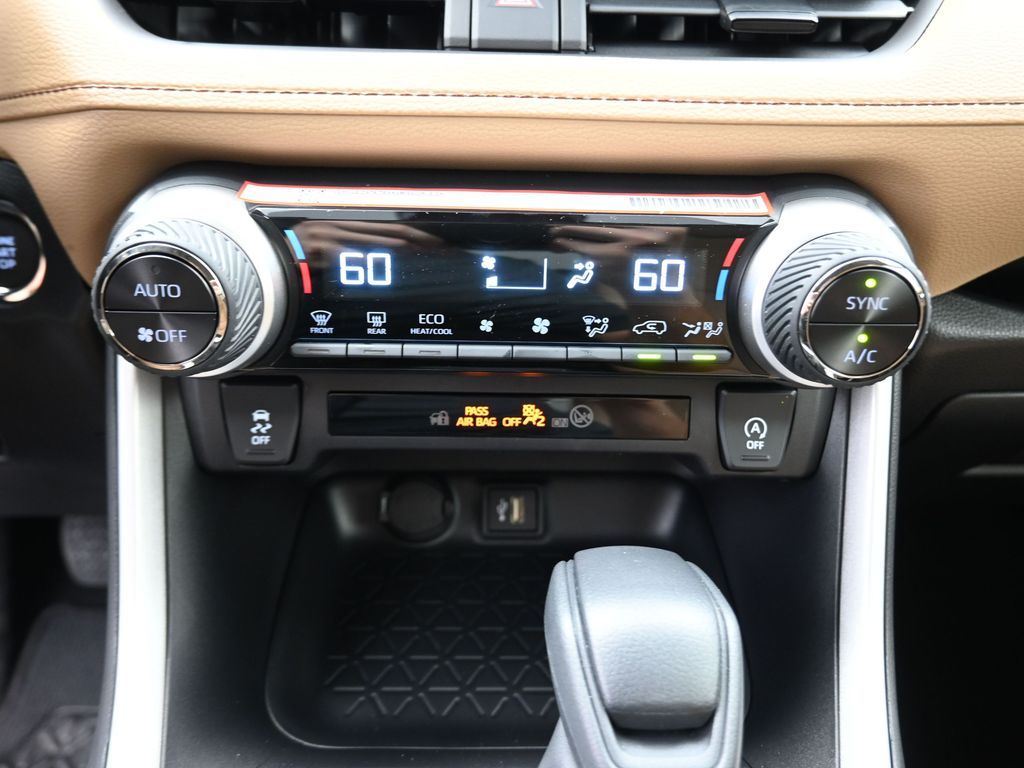 2025 Toyota RAV4 XLE - 8