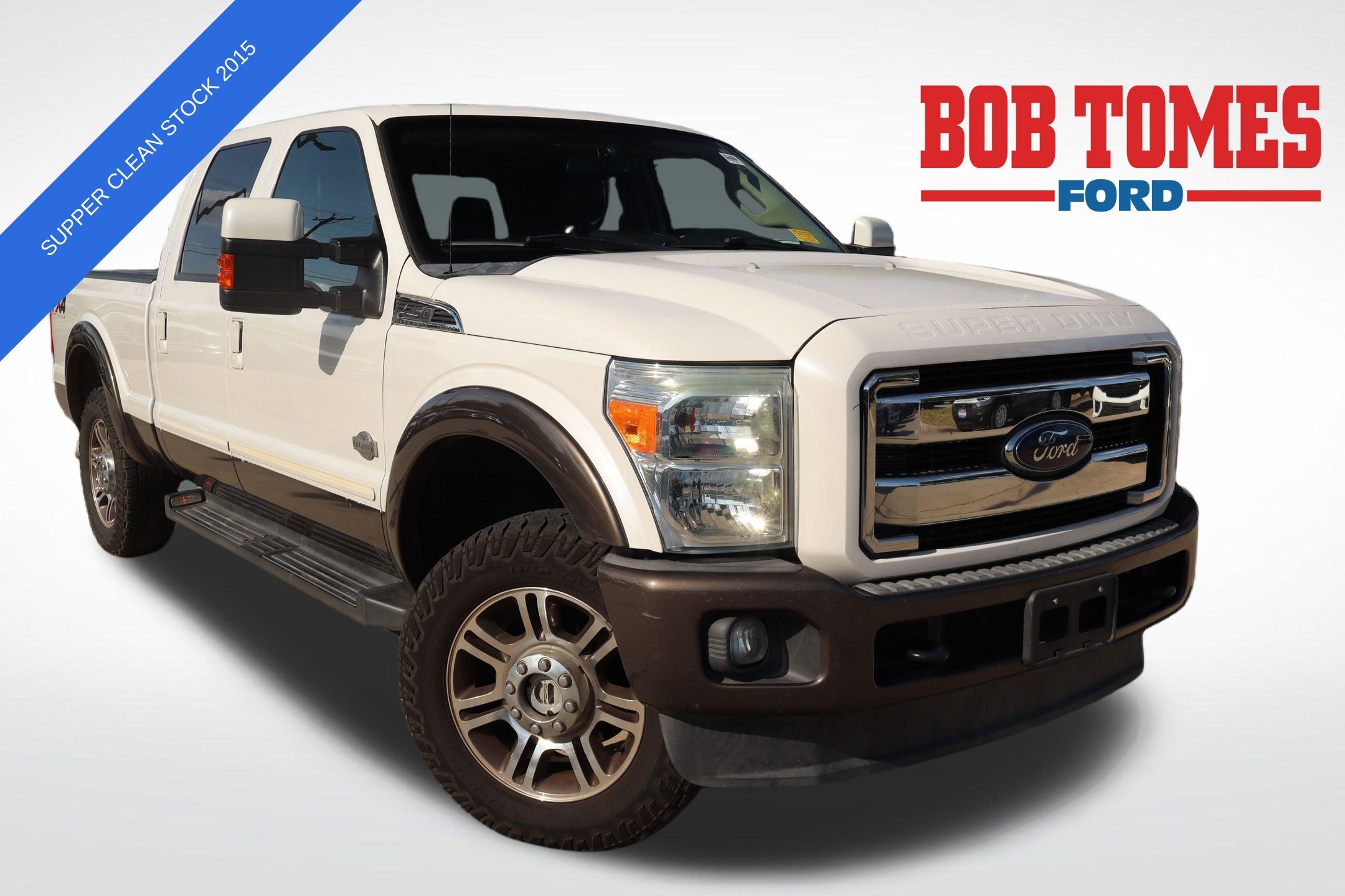 White 2015 Ford F-250 Super Duty Pickup Truck Four-Wheel Drive 6-Speed Automatic Overdrive