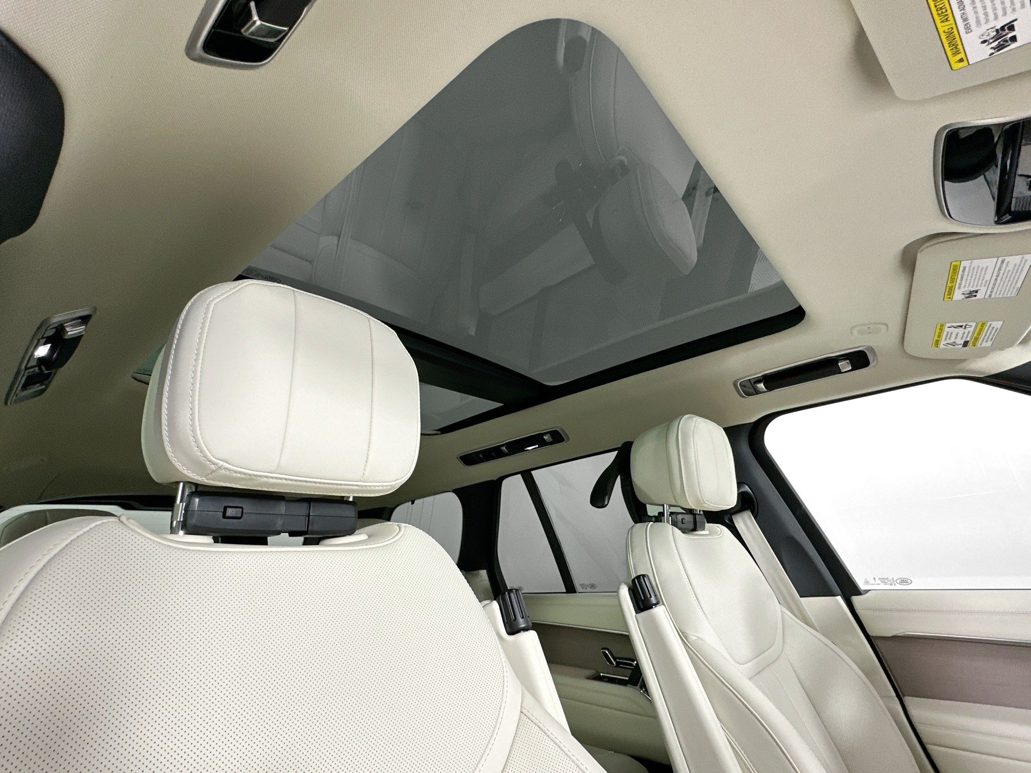 new 2026 Land Rover Range Rover Plug-In Hybrid car, priced at $135,525