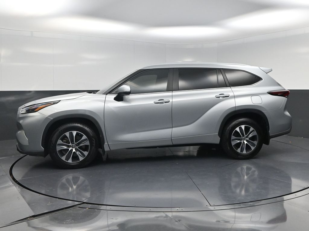 2024 Toyota Highlander XLE Silver at Gullo Toyota