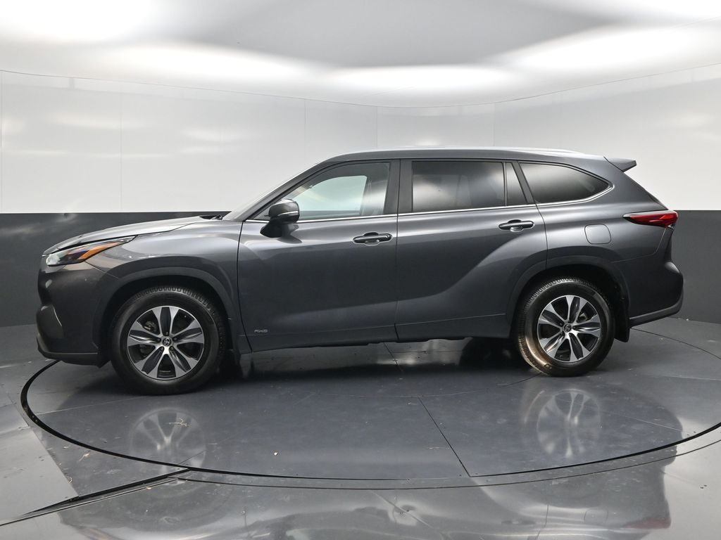 2023 Toyota Highlander Hybrid XLE - 2