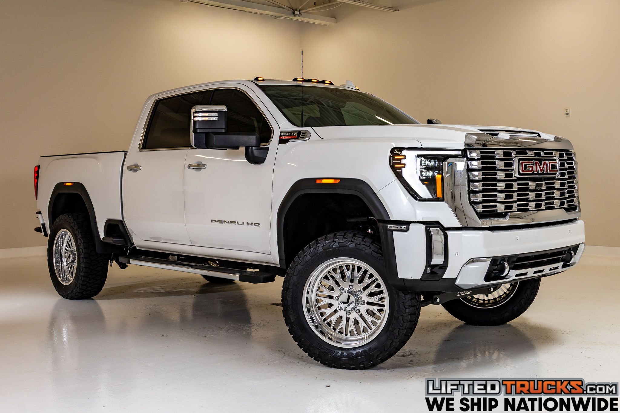 White Frost Tricoat 2024 GMC Sierra 2500HD Pickup Truck Four-Wheel Drive Automatic