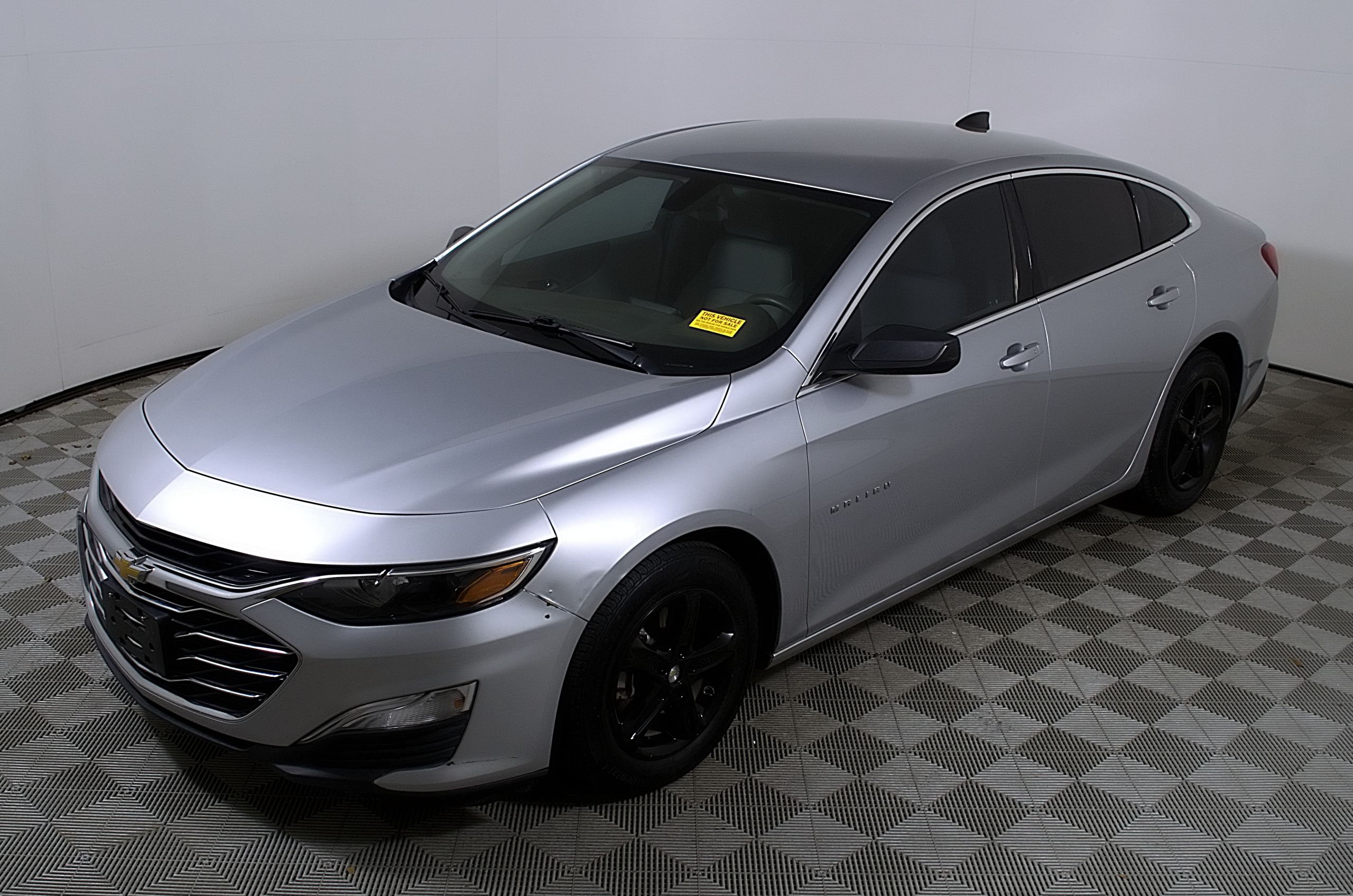 View vehicle photo 3