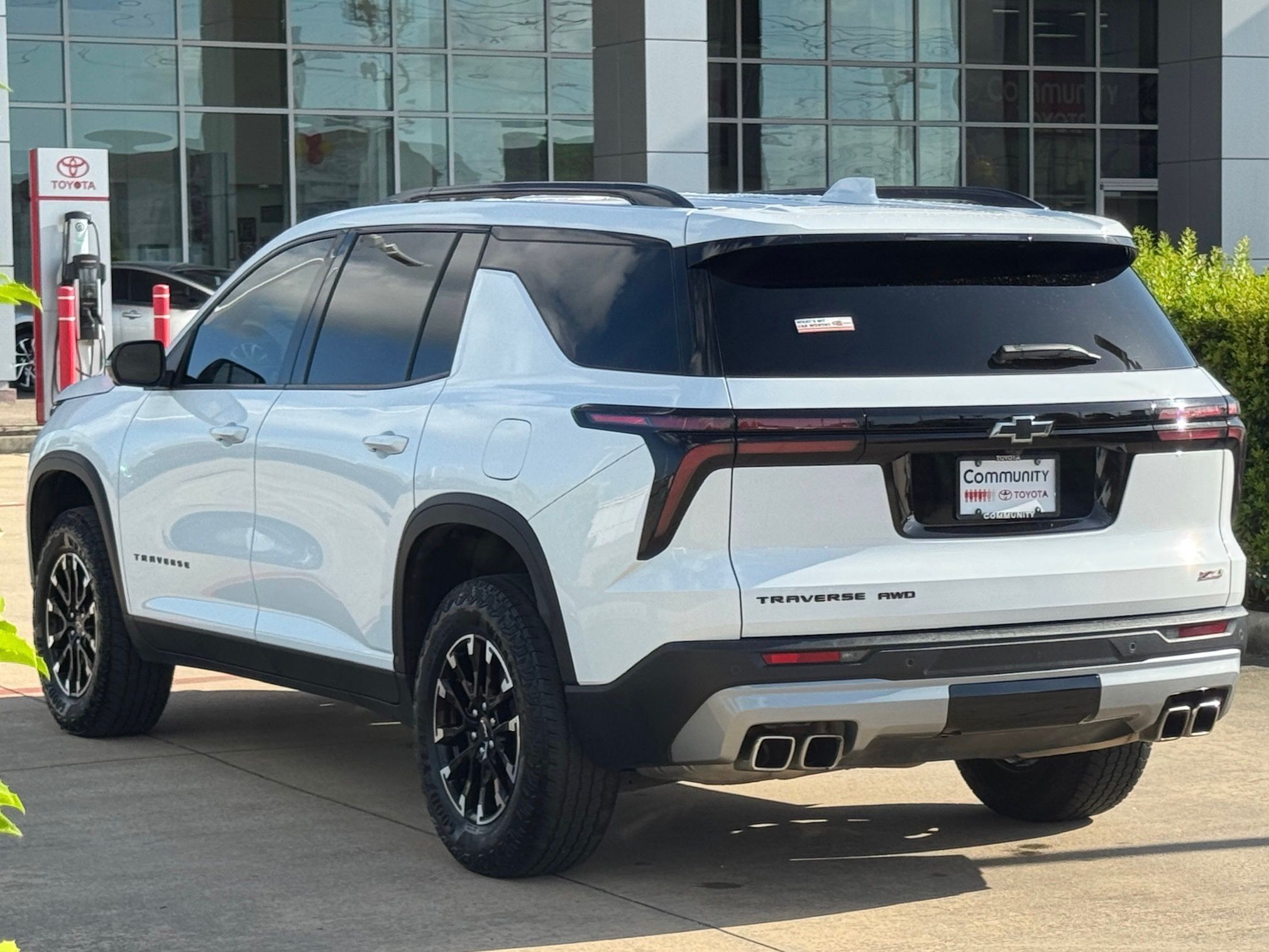 2024 Chevrolet Traverse Z71 White at Classic Elite Chevrolet Sugar Land