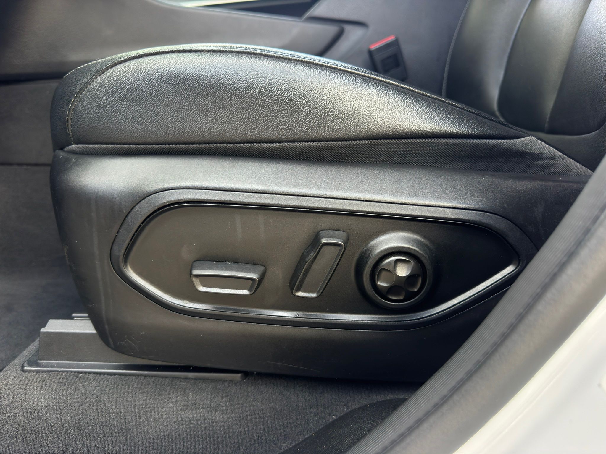 2023 Jeep Grand Cherokee Limited White at River Oaks CDJR