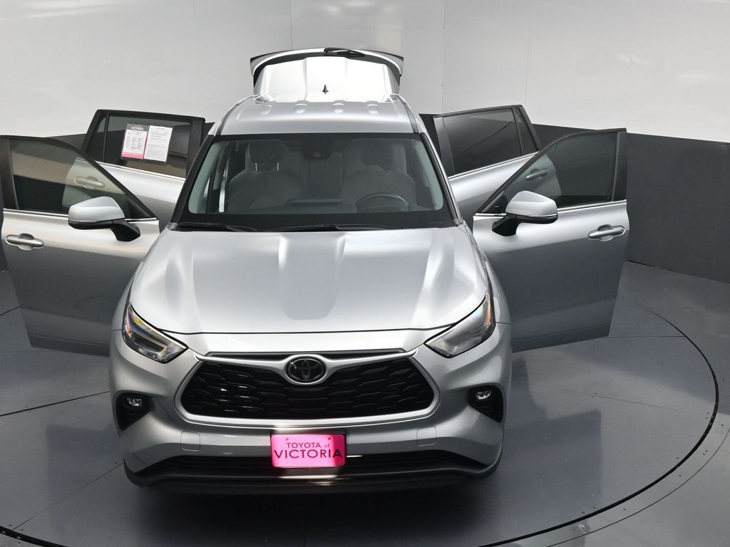 2023 Toyota Highlander LE Silver at Bayway Cadillac Southwest