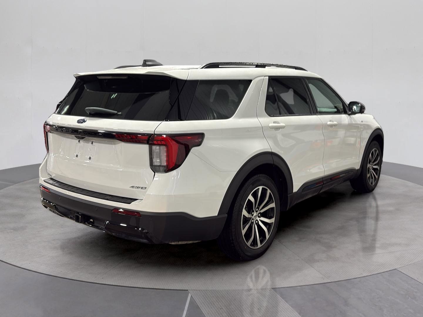 2026 Ford Explorer ST-Line - Photo 7