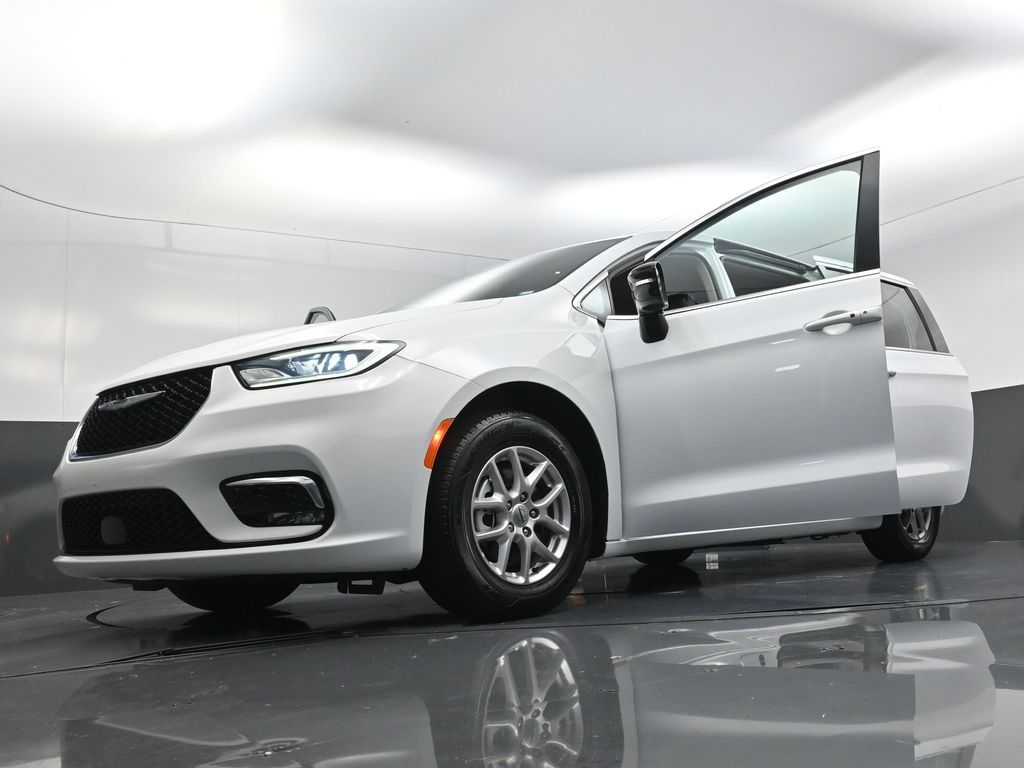 2024 Chrysler Pacifica Touring L White at Texan Dodge Chrysler Jeep Ram