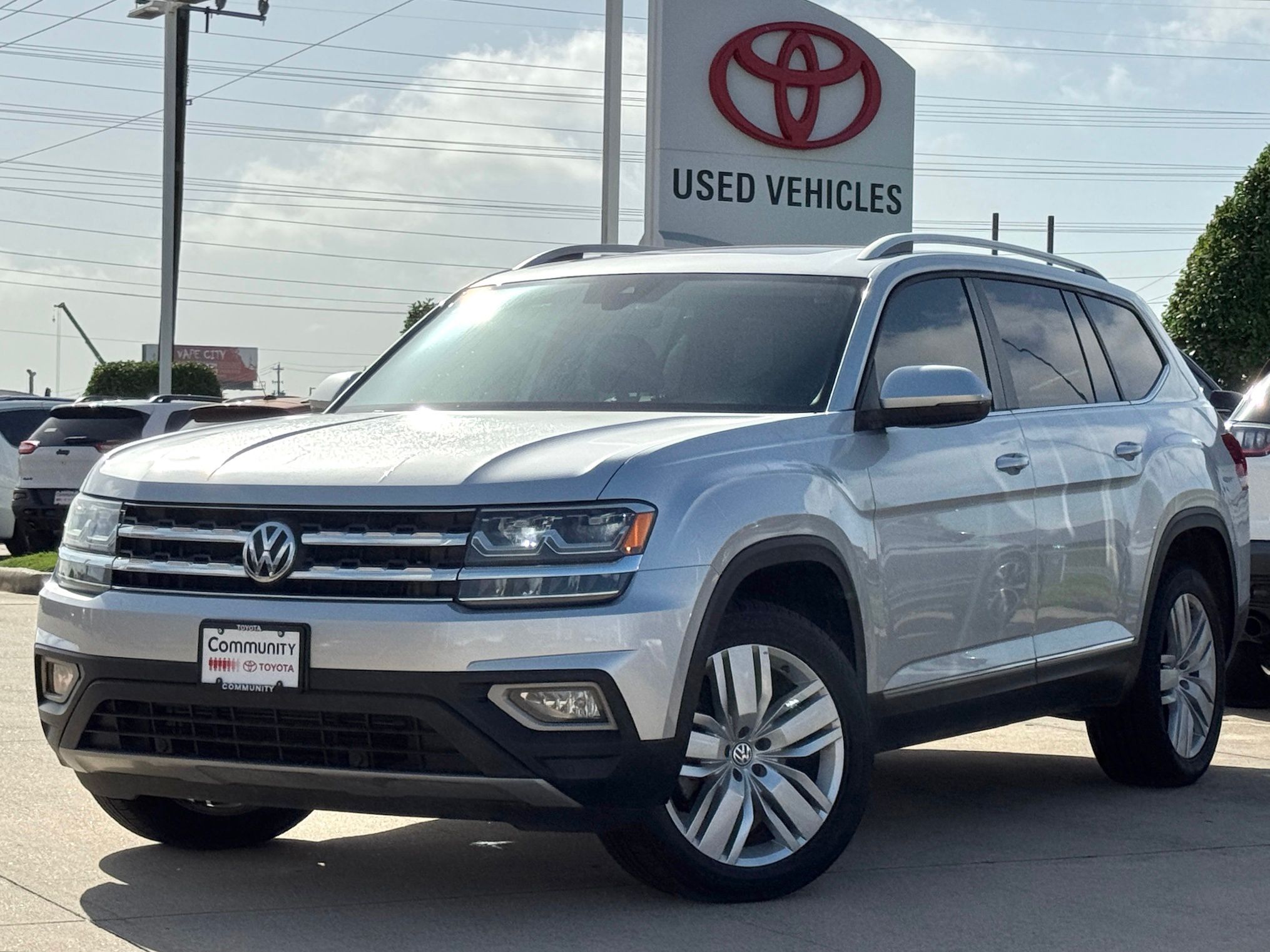 2019 Volkswagen Atlas SEL Silver at Community Kia
