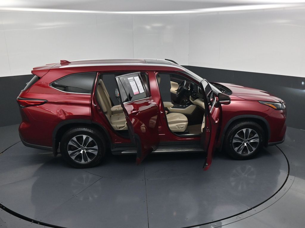 2022 Toyota Highlander XLE Red at Emmons Autoplex