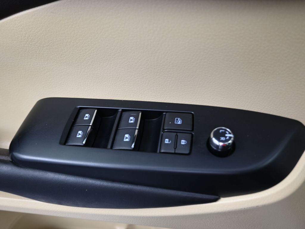 2018 Toyota Highlander Limited White at Toyota of Victoria