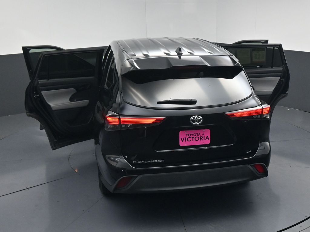 2022 Toyota Highlander LE Black at Victoria Chrysler Dodge Jeep Ram
