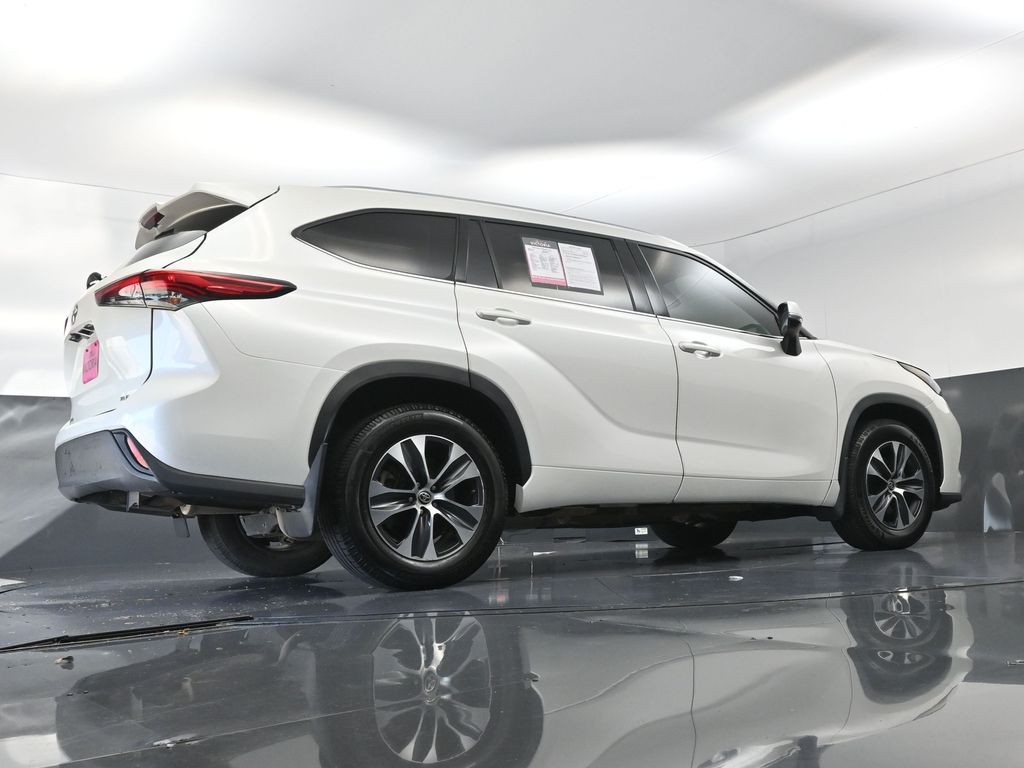 2020 Toyota Highlander XLE White at Emmons Autoplex