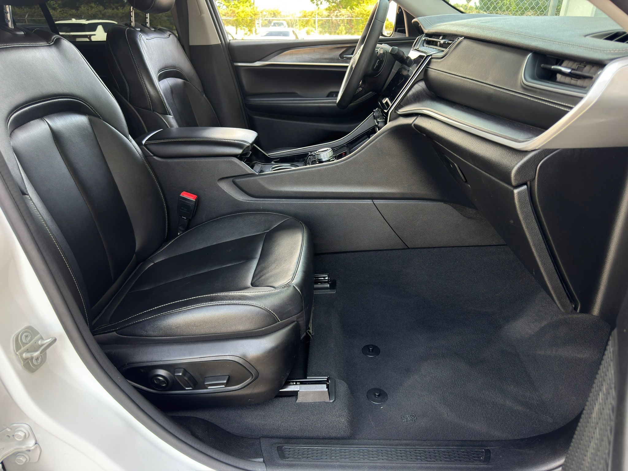2023 Jeep Grand Cherokee Limited White at River Oaks CDJR