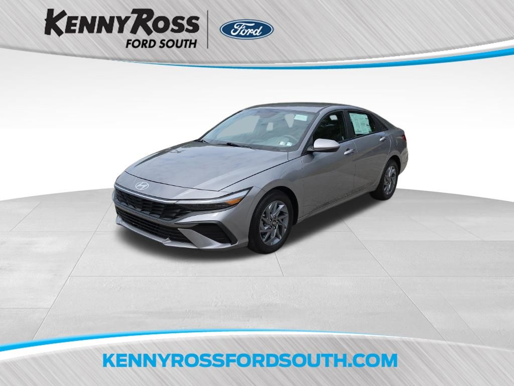 Fluid Metal 2024 Hyundai Elantra Sedan Front-Wheel Drive Automatic