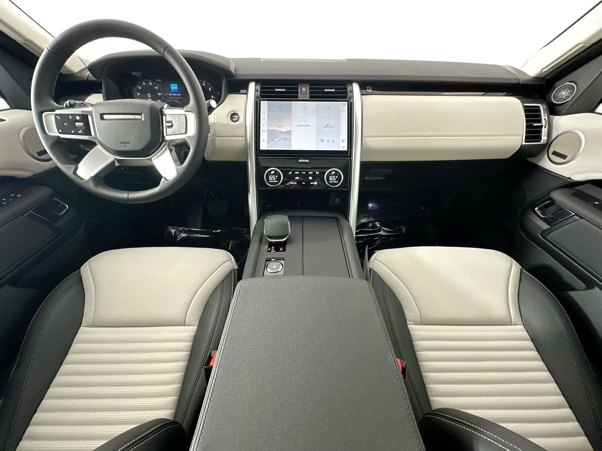 used 2025 Land Rover Discovery car, priced at $49,995