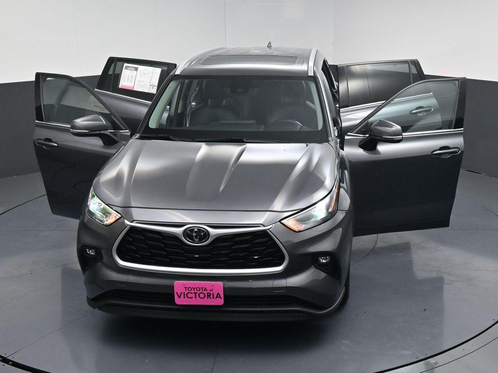 2022 Toyota Highlander XLE Gray at Gullo Toyota