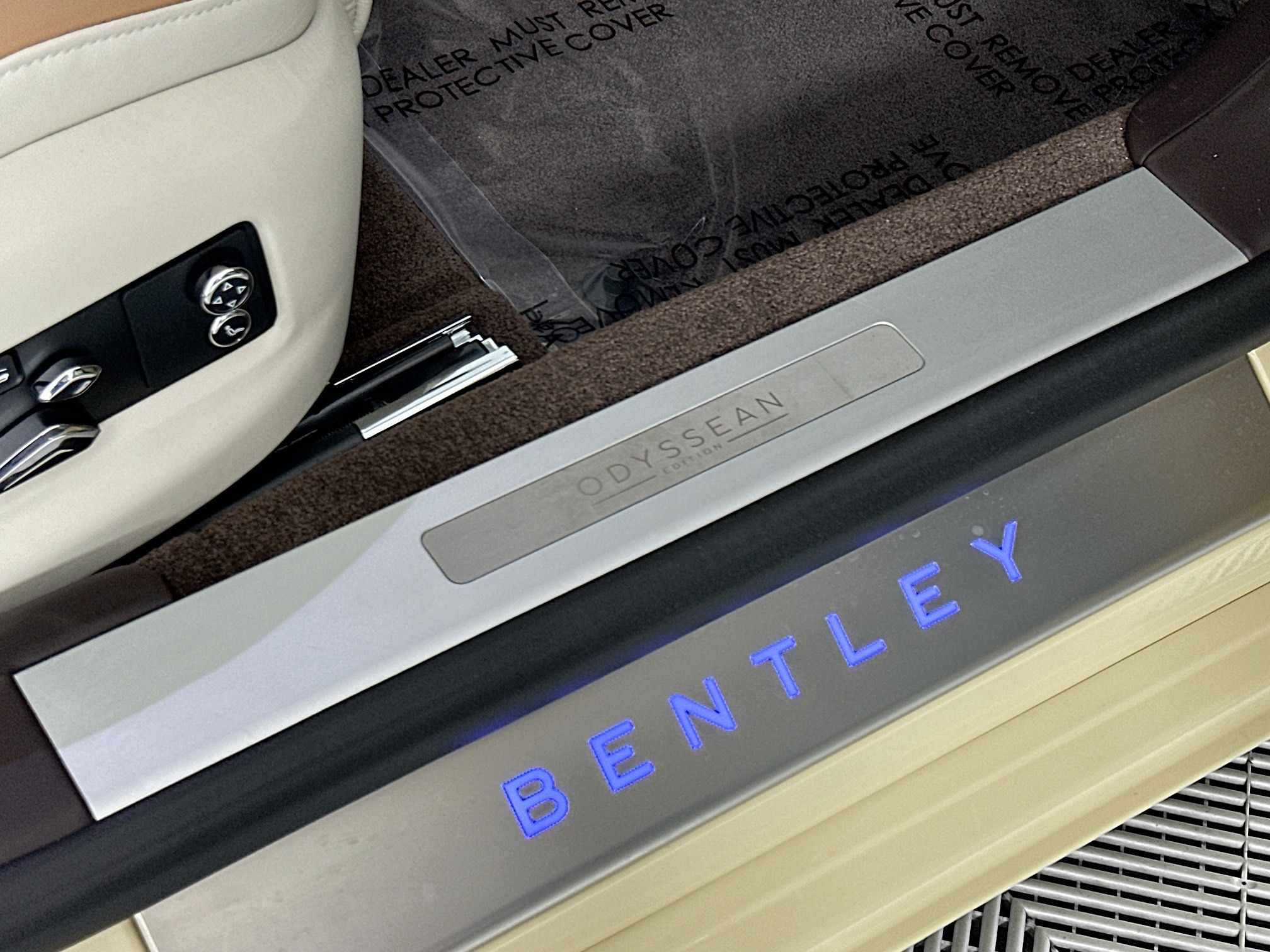 used 2023 Bentley Flying Spur Hybrid car, priced at $198,998