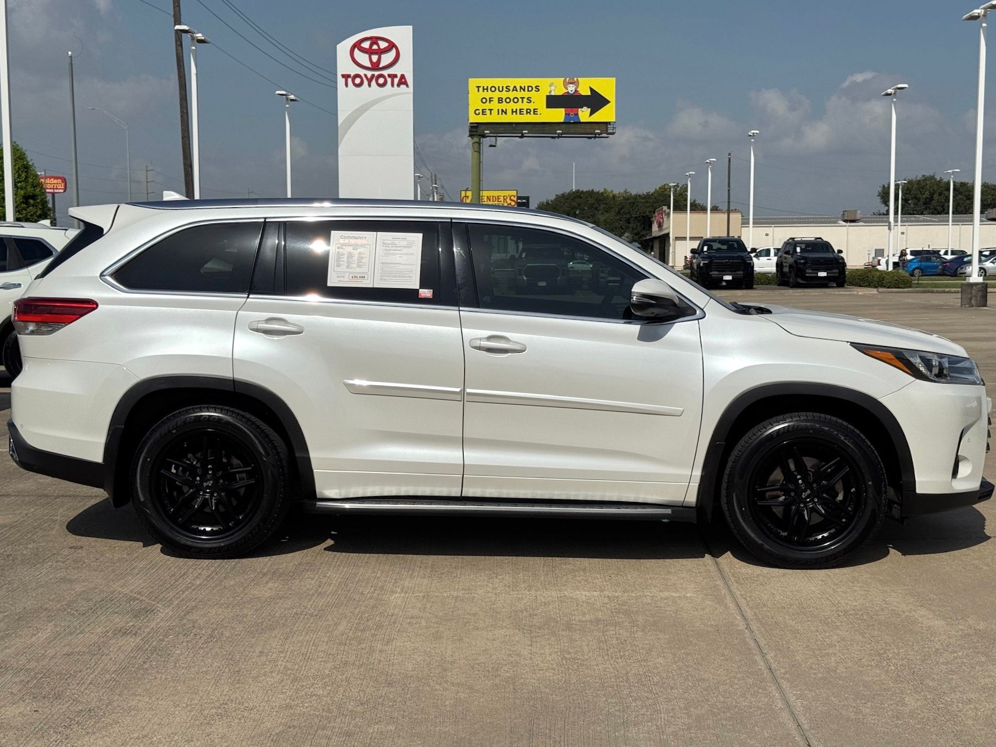 2019 Toyota Highlander Limited Platinum White at Gullo Toyota