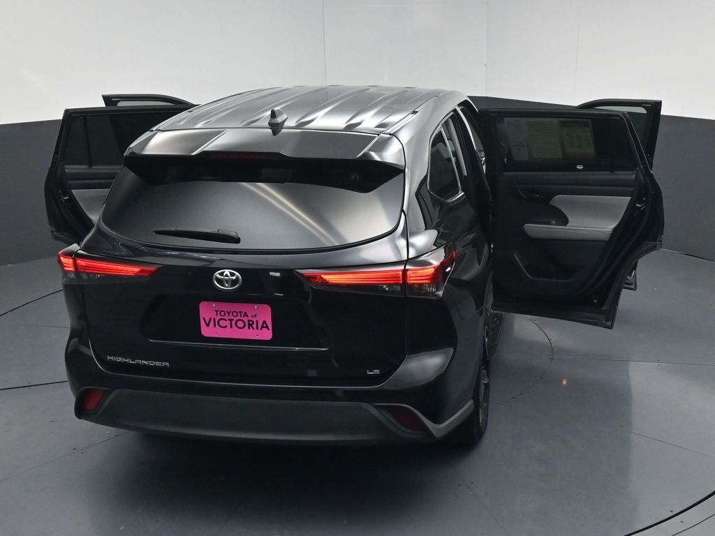 2022 Toyota Highlander LE Black at Victoria Chrysler Dodge Jeep Ram