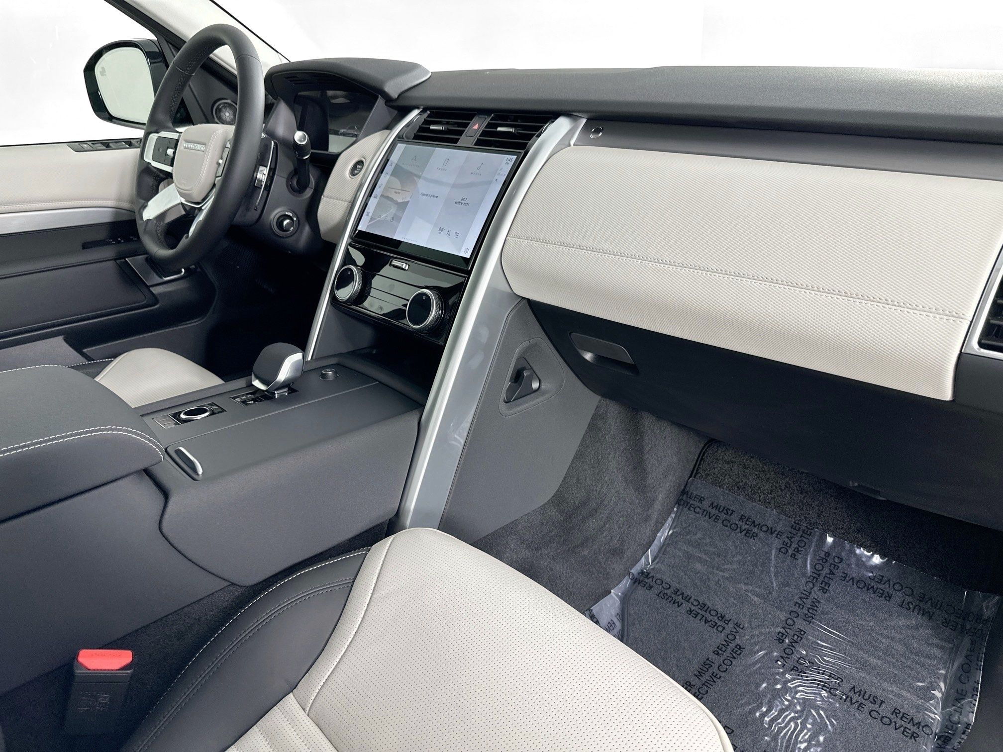 new 2025 Land Rover Discovery car, priced at $79,478