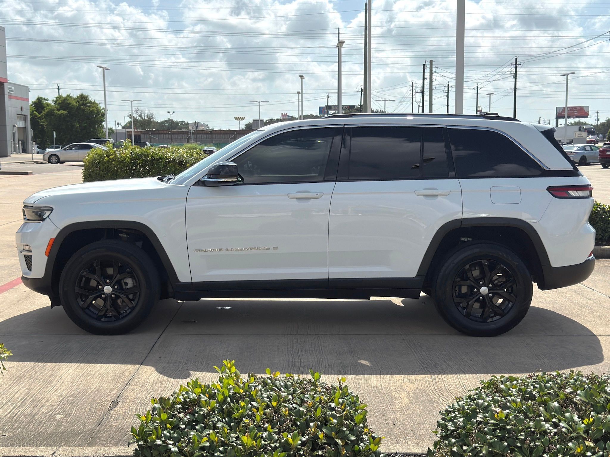 2023 Jeep Grand Cherokee Limited White at River Oaks CDJR