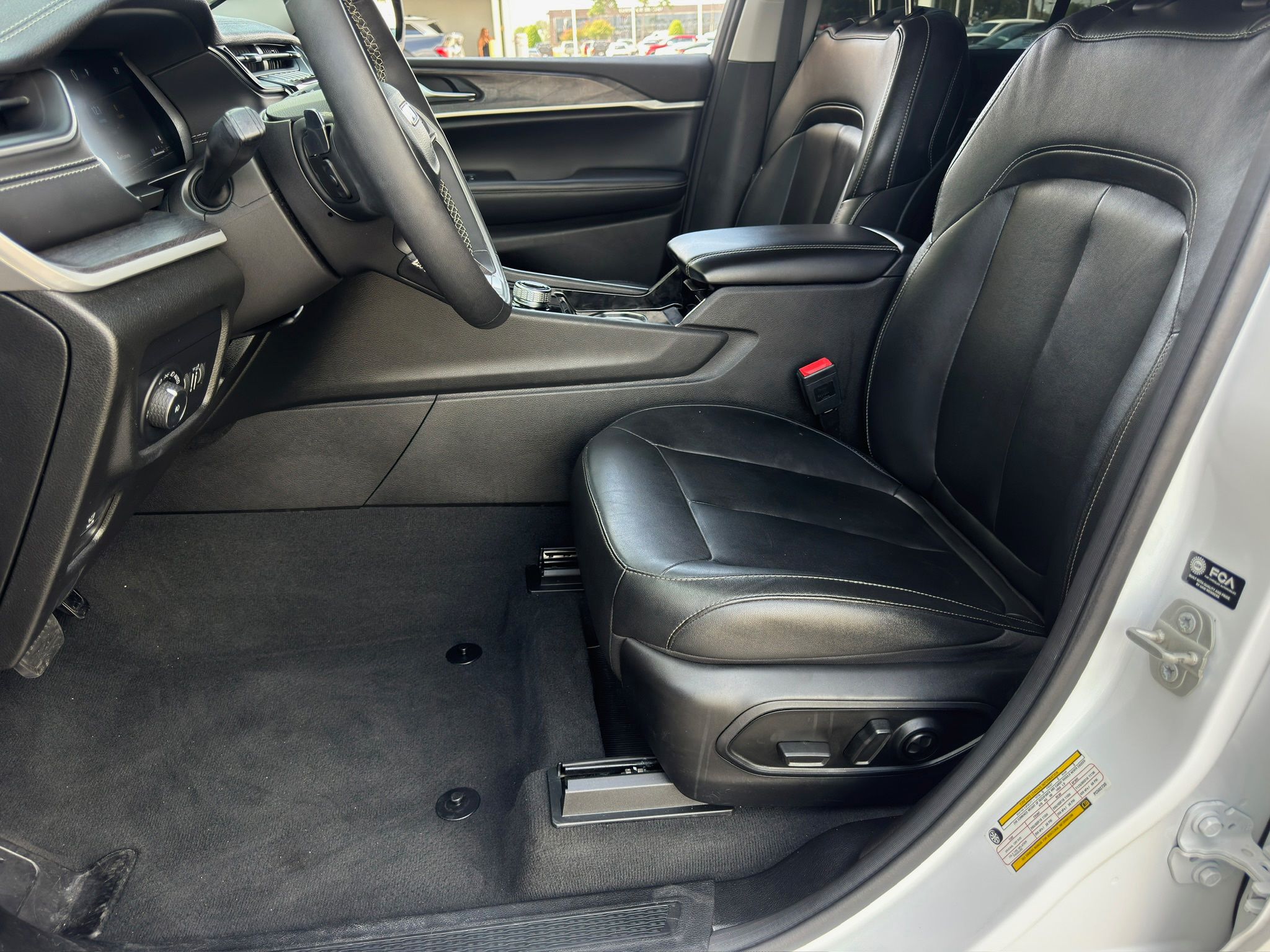 2023 Jeep Grand Cherokee Limited White at River Oaks CDJR