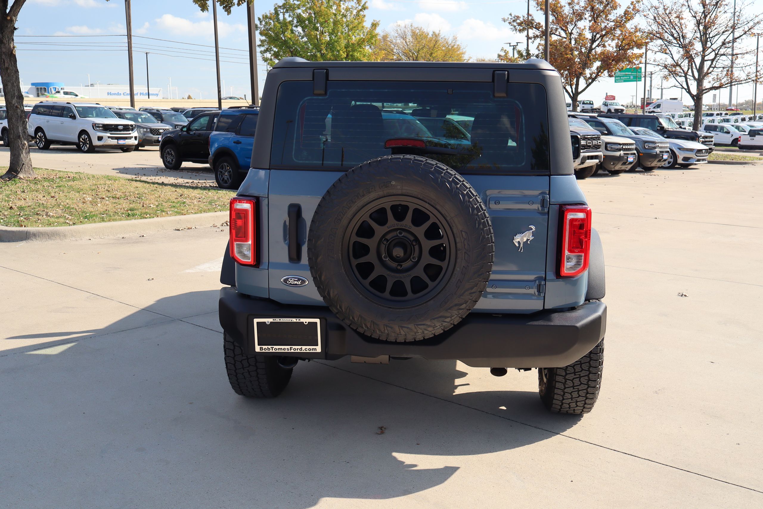 View vehicle photo 4