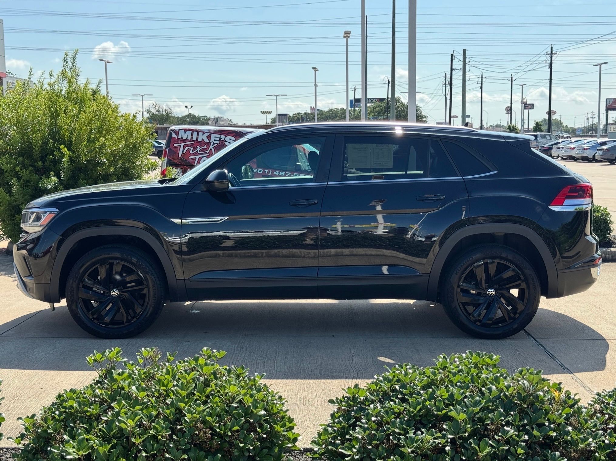 2022 Volkswagen Atlas Cross Sport 2.0T SE w/Technology  at DeMontrond Automotive Group