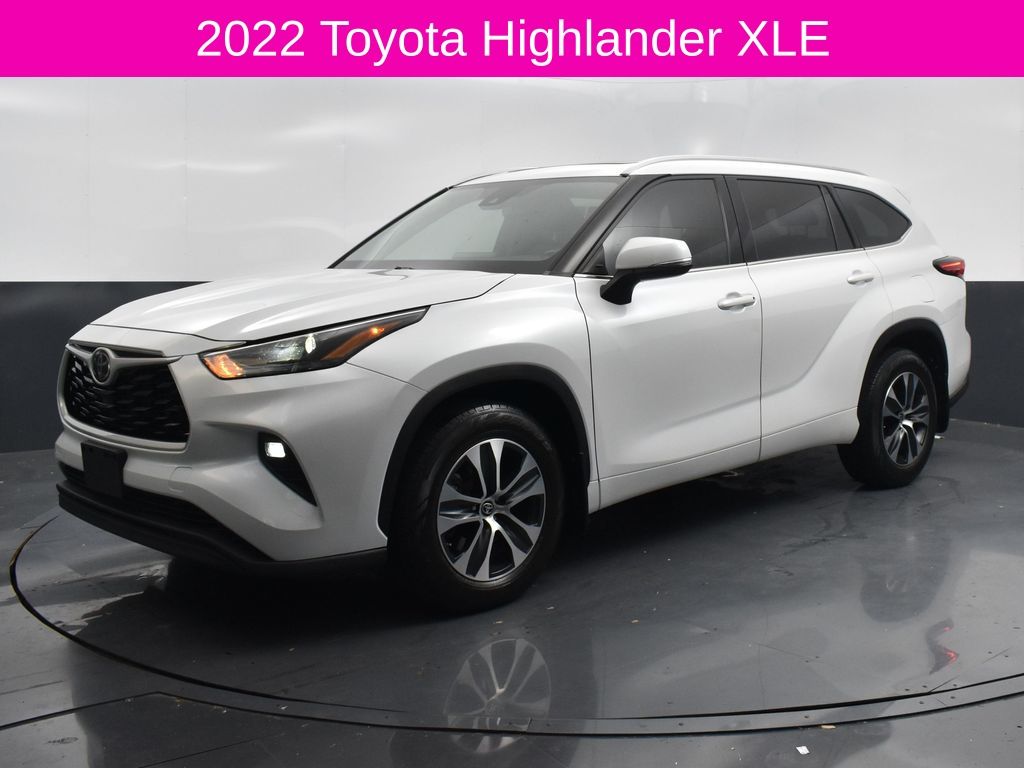 2022 Toyota Highlander XLE Beige at Victoria Chrysler Dodge Jeep Ram
