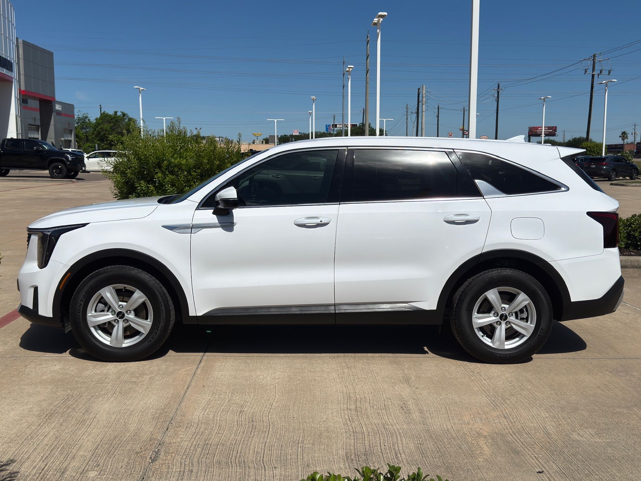 2025 Kia Sorento LX - 8