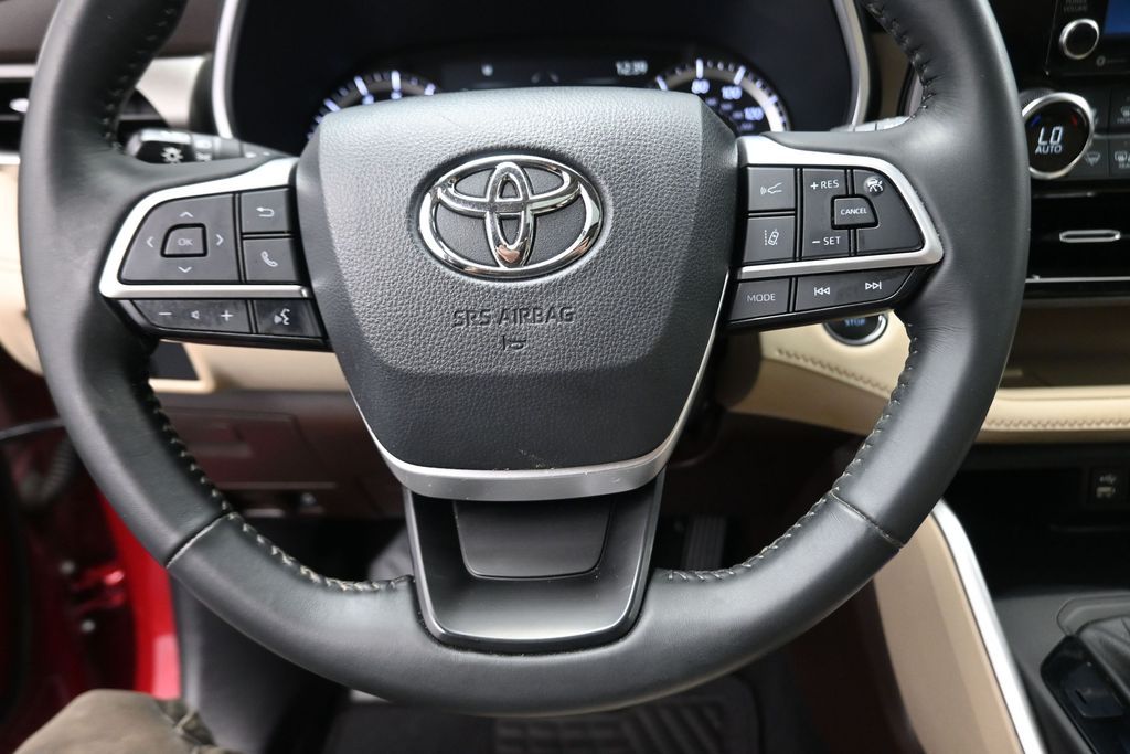 2022 Toyota Highlander XLE Red at Victoria Chrysler Dodge Jeep Ram