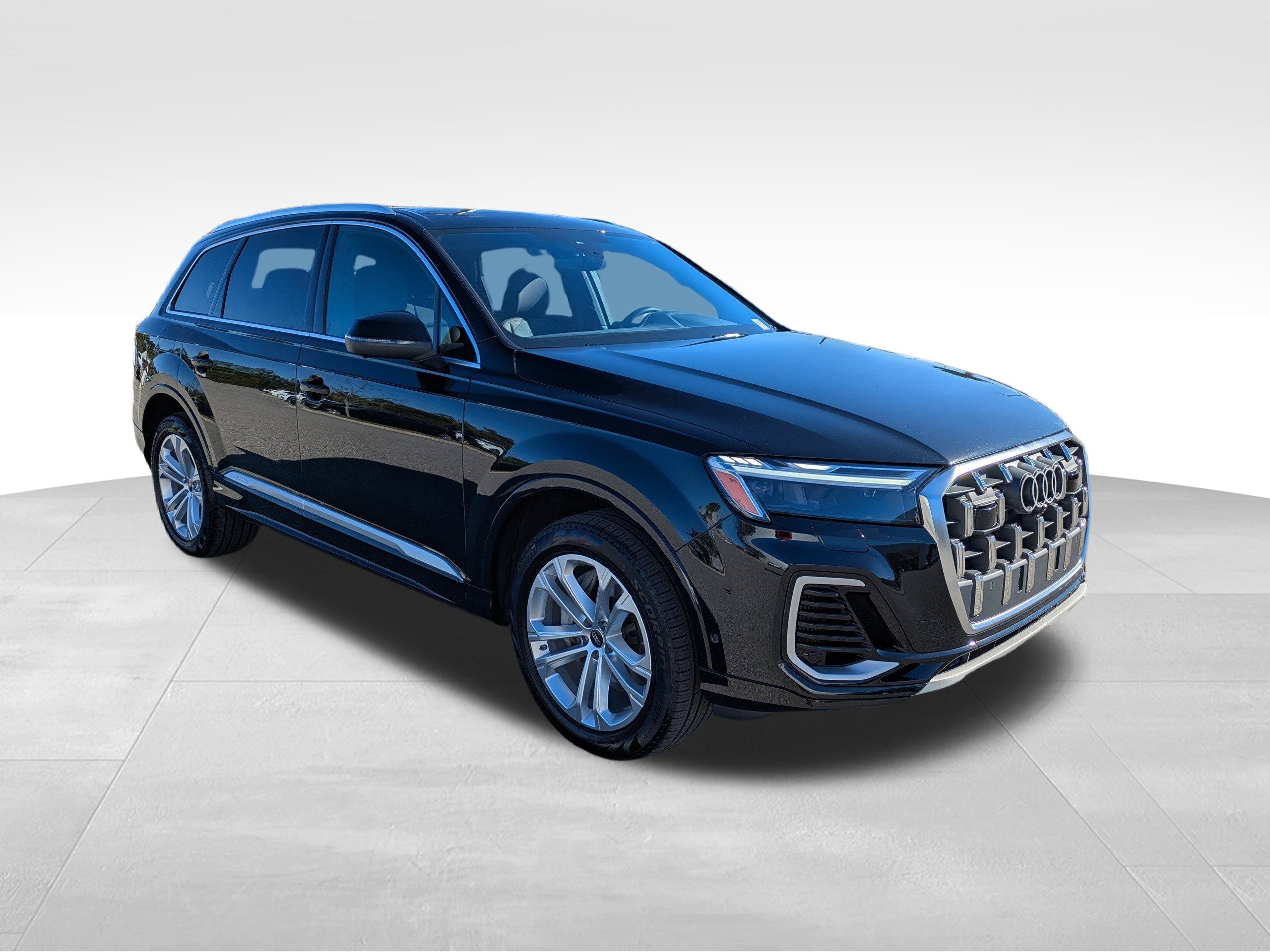 2025 Audi Q7 55 Premium Plus photo 2