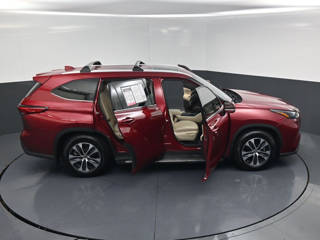 2022 Toyota Highlander XLE Red at Victoria Chrysler Dodge Jeep Ram
