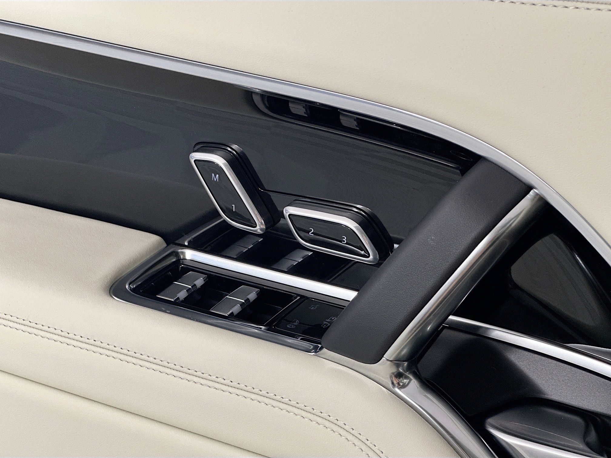 new 2026 Land Rover Range Rover Plug-In Hybrid car, priced at $133,760