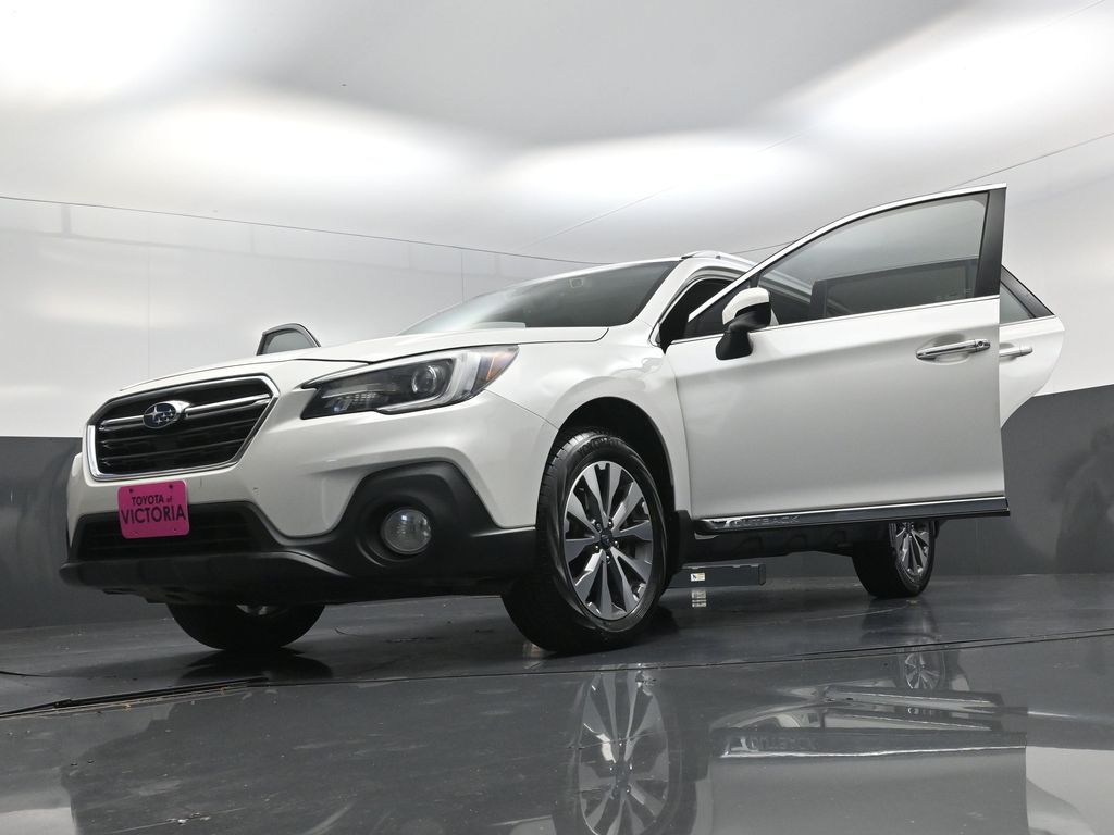 2019 Subaru Outback 2.5i White at Westside Lexus