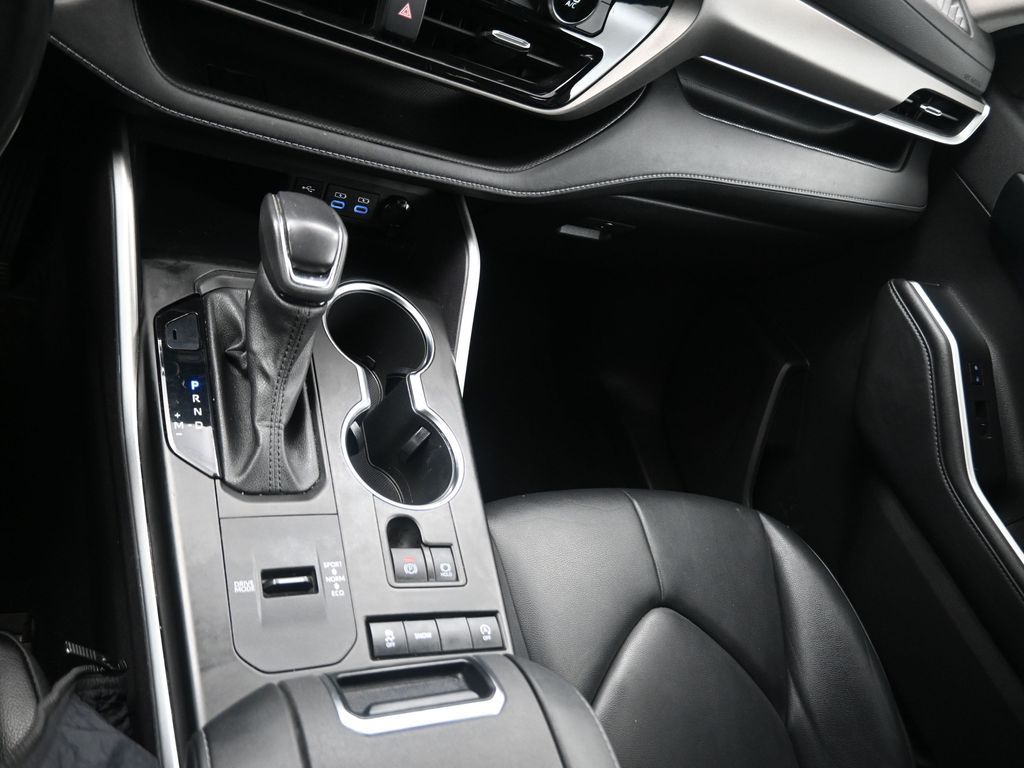 2022 Toyota Highlander XLE Gray at Gullo Toyota