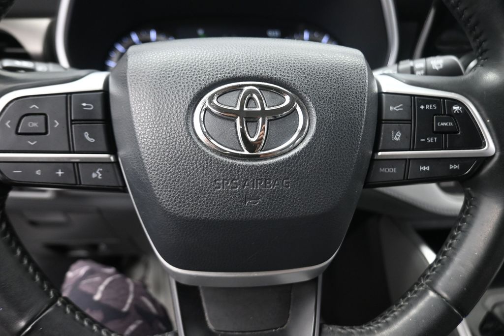 2022 Toyota Highlander XLE Silver at Don McGill Toyota