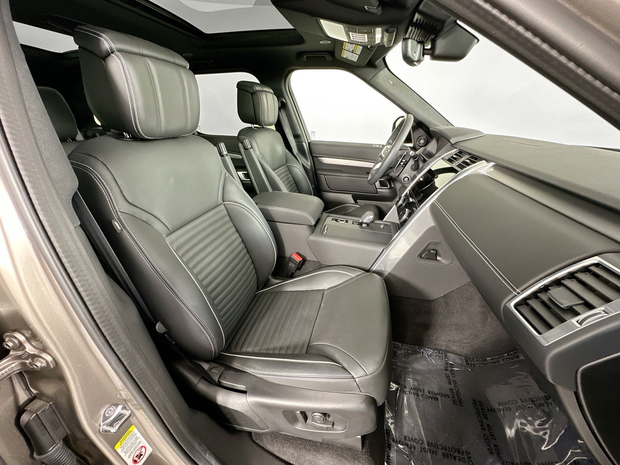 used 2024 Land Rover Discovery car, priced at $60,998