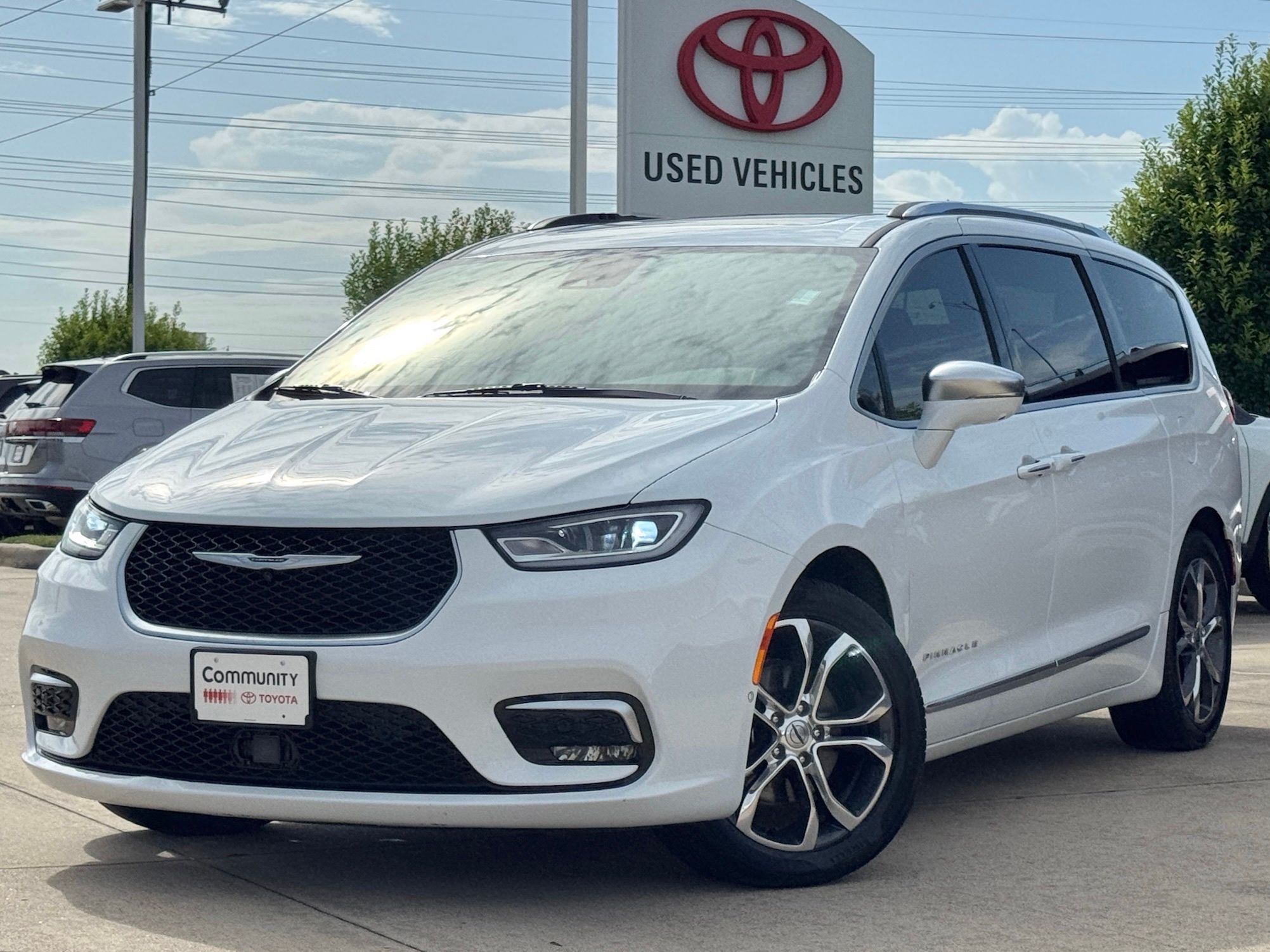 2024 Chrysler Pacifica Pinnacle White at Community Honda