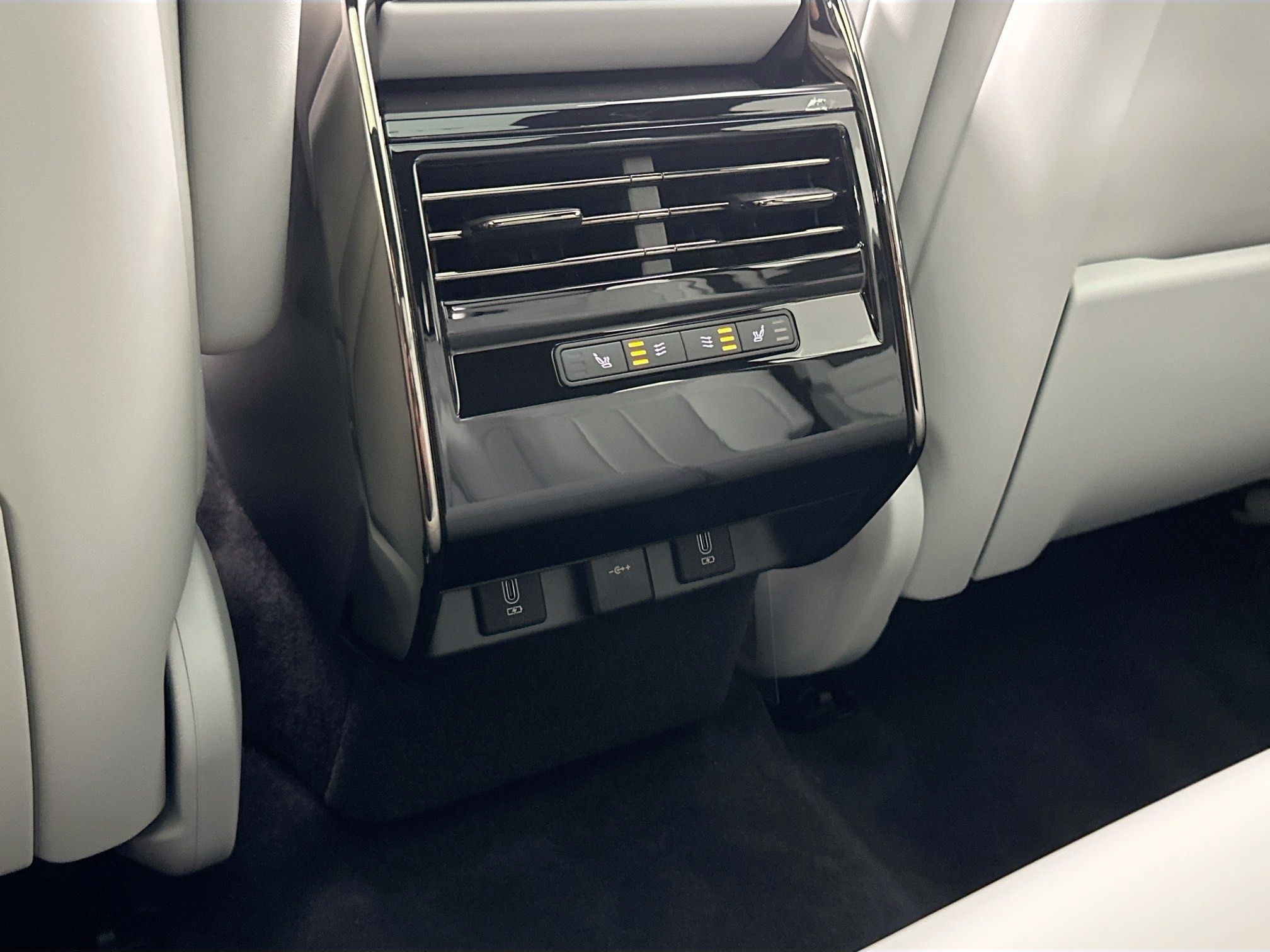 new 2026 Land Rover Range Rover Sport car, priced at $93,435