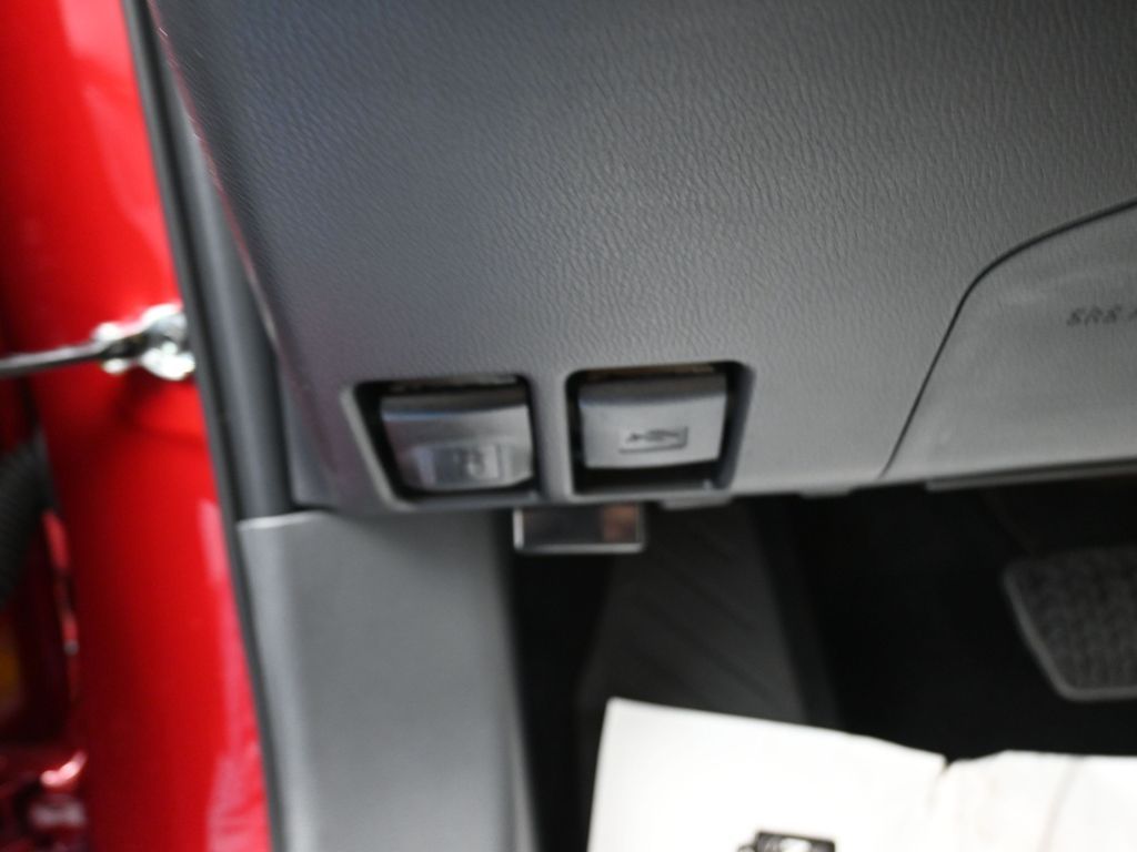 2025 Toyota RAV4 XLE - 8