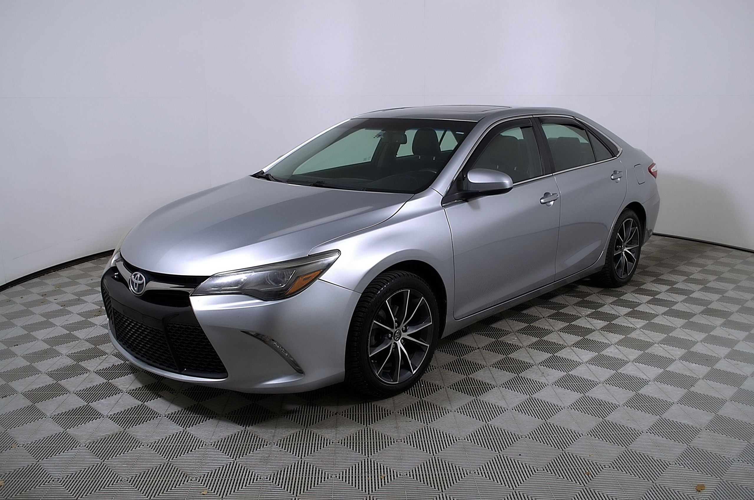 View vehicle photo 3