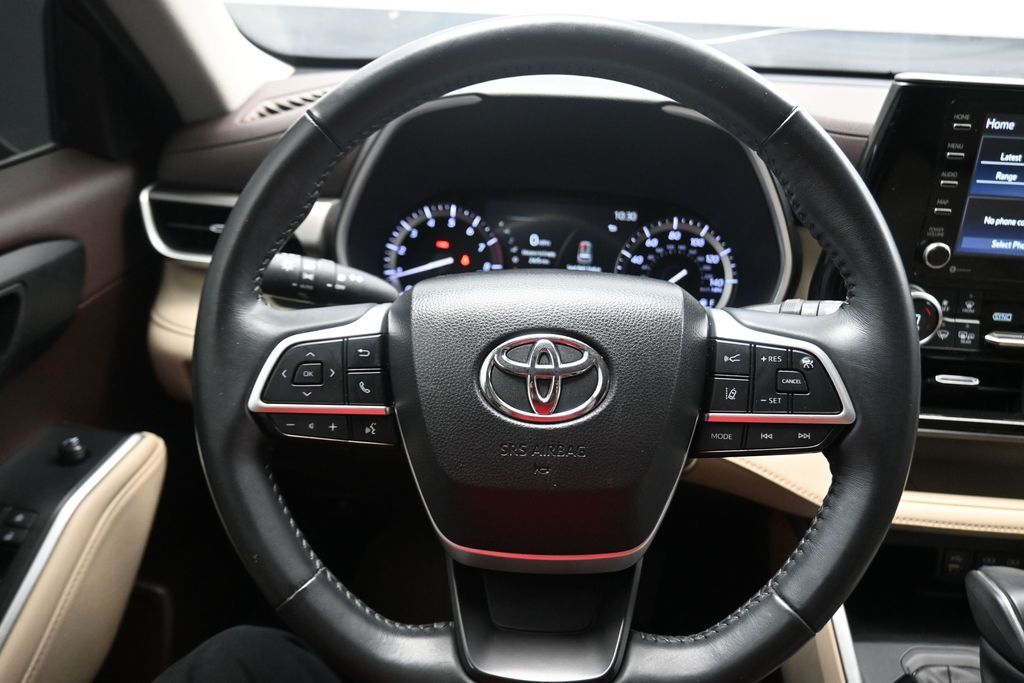 2022 Toyota Highlander XLE Red at Emmons Autoplex