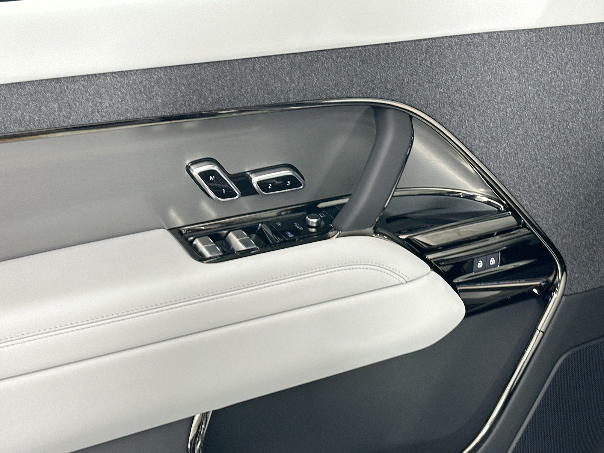 new 2026 Land Rover Range Rover Sport car, priced at $91,510