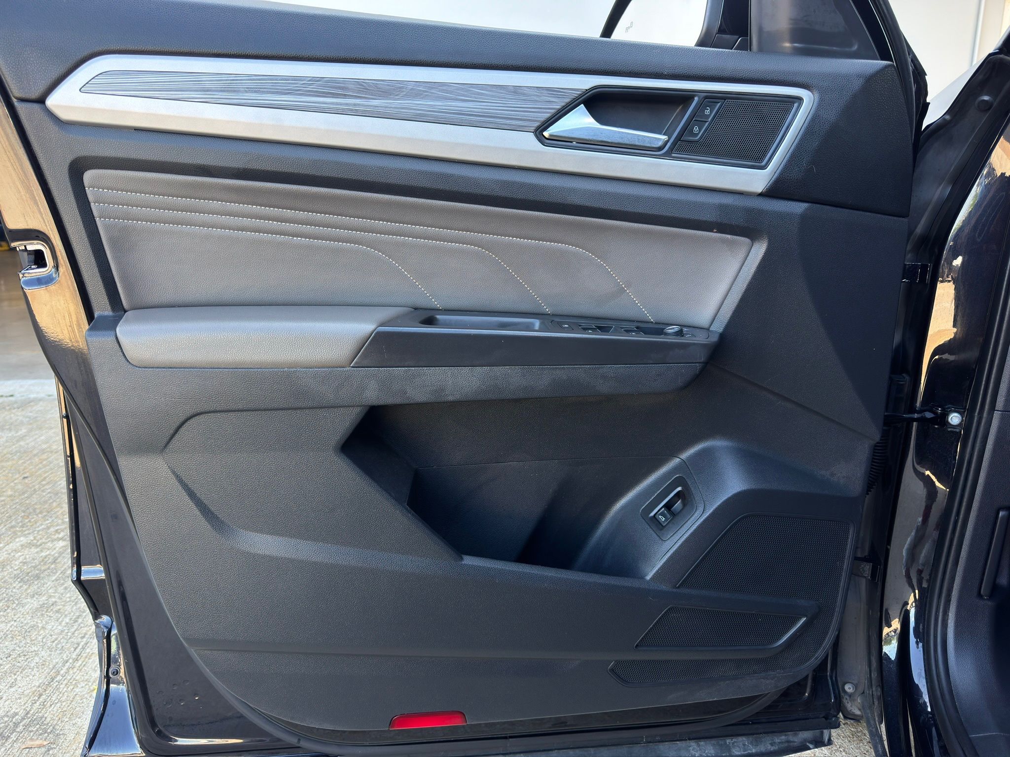 2022 Volkswagen Atlas Cross Sport 2.0T SE w/Technology  at DeMontrond Automotive Group
