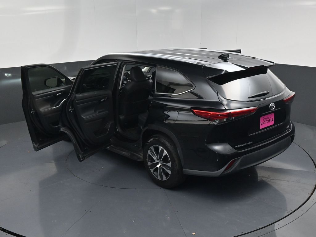 2020 Toyota Highlander XLE Black at Emmons Autoplex
