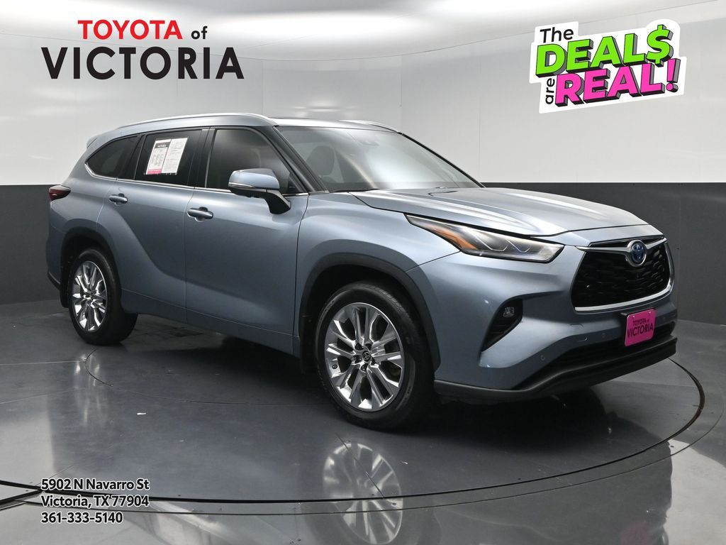 2024 Toyota Highlander Hybrid Limited  at Toyota of Victoria