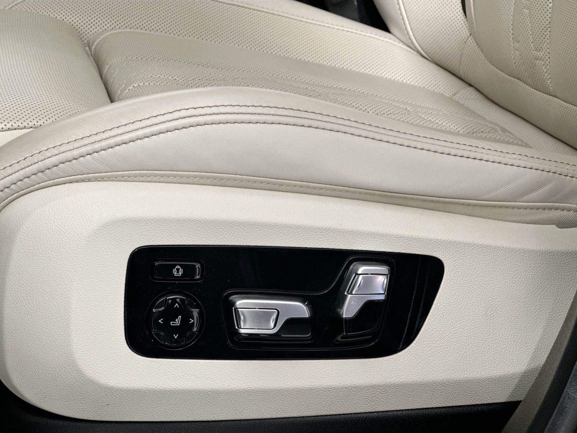 used 2025 BMW X5 car, priced at $59,998